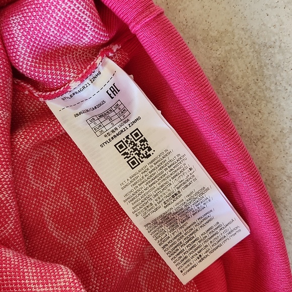 NWT ❗️ Guess pink and white logo vest small size logo sleeveless sweater - Picture 17 of 17